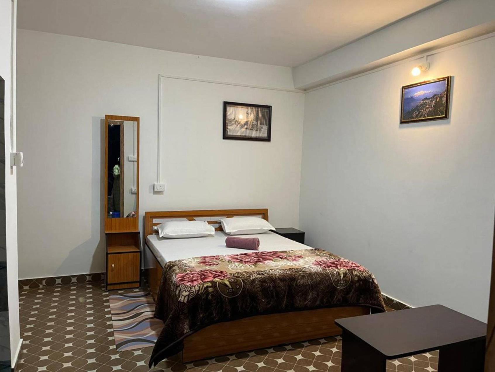 Pradhan Homestay Mirik - Homestay Beside Mirik Lake Exterior photo